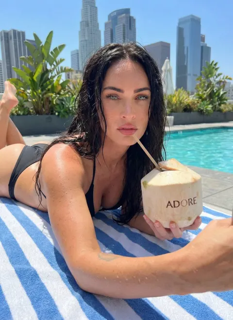 LA Rooftop Pool Selfie