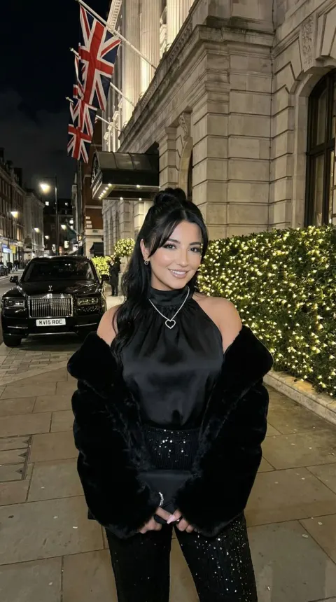 Luxury Black Fashion Night Street Style