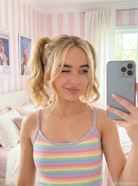 Cute Bedroom Selfie Guide