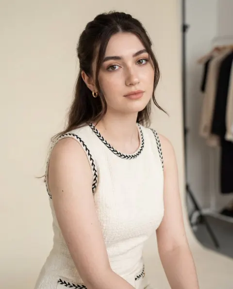 Soft Studio Portrait Elegance