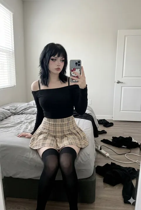 E-Girl Mirror Selfie Hello Kitty