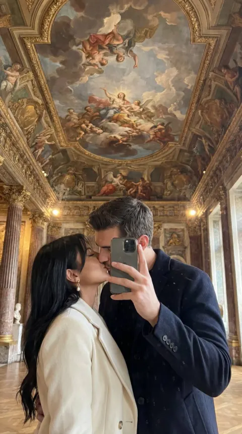 Museum Mirror Kiss Fresco