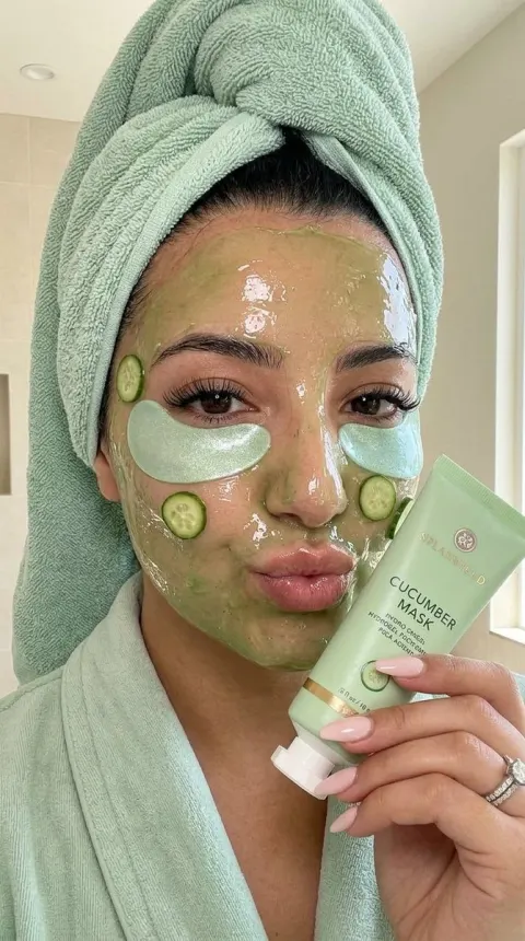 Luxury Cucumber Green Spa Skincare Selfie