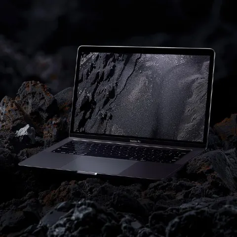 Macbook Pro 2024 on Black Rocks