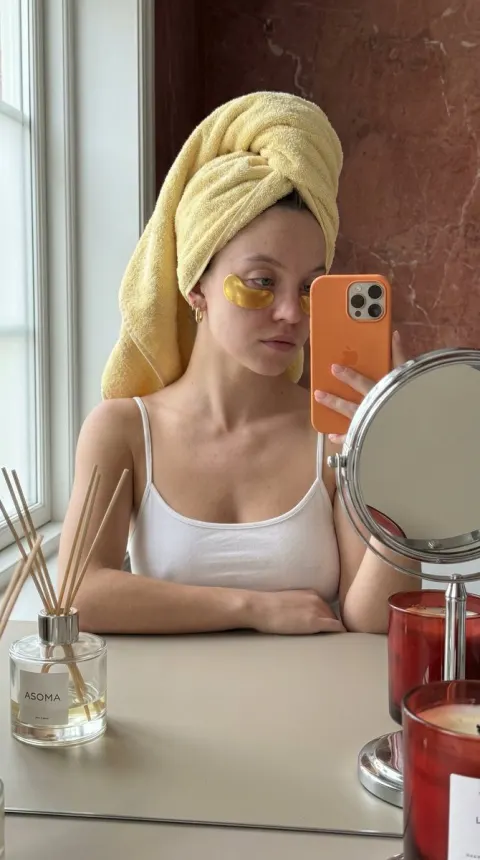 Scandinavian Quiet Luxury Bathroom Selfie