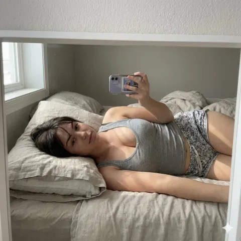 Cozy Mirror Selfie in Bed