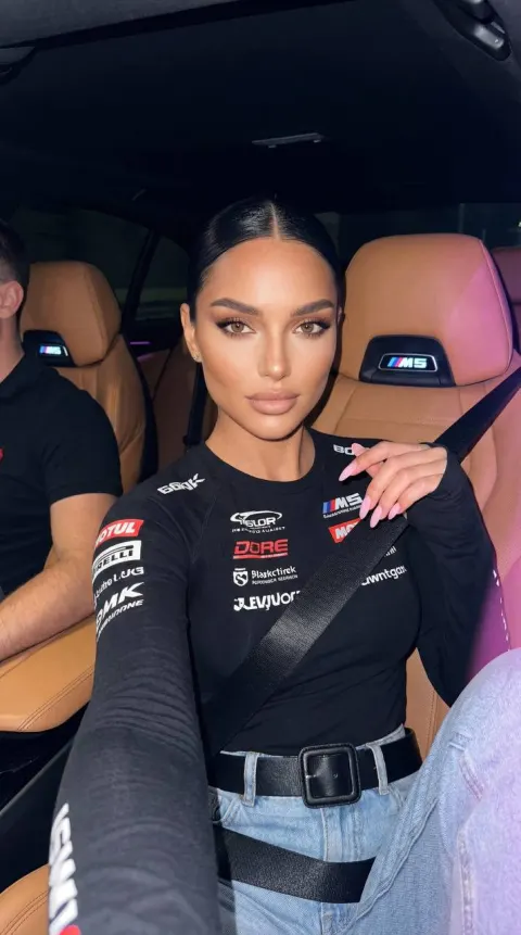 BMW M5 Passenger Seat Glamour Selfie