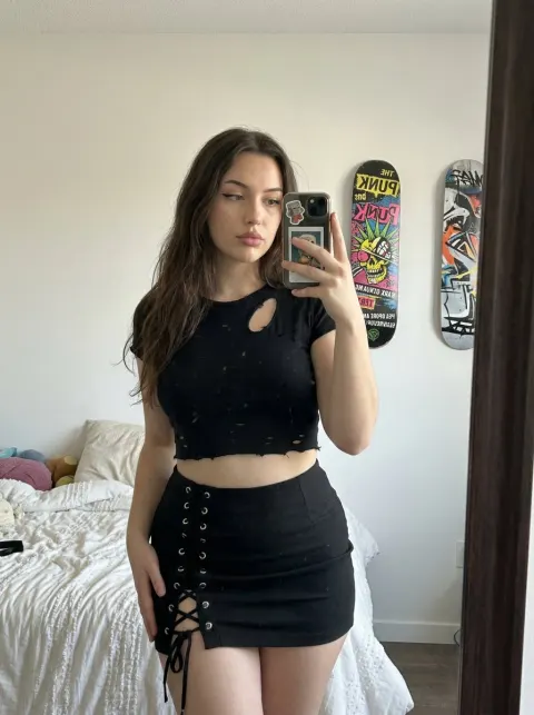 Casual Mirror Selfie in Bedroom