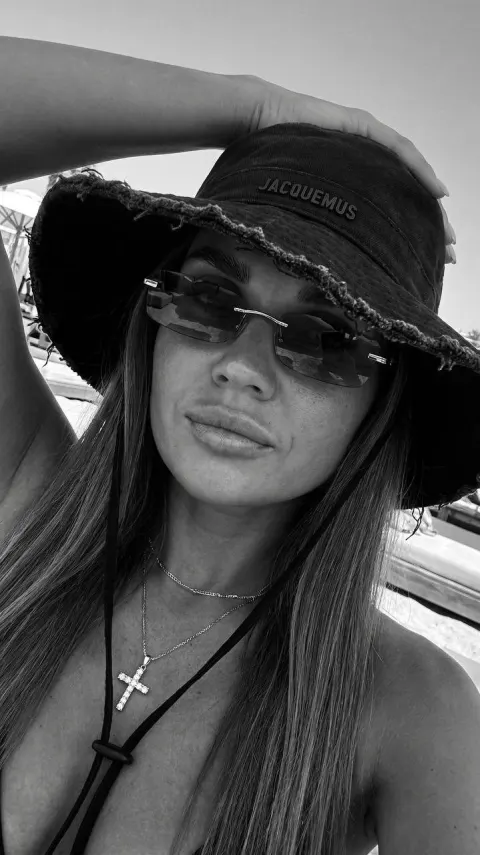 Luxury Beach Monochrome Fashion Selfie