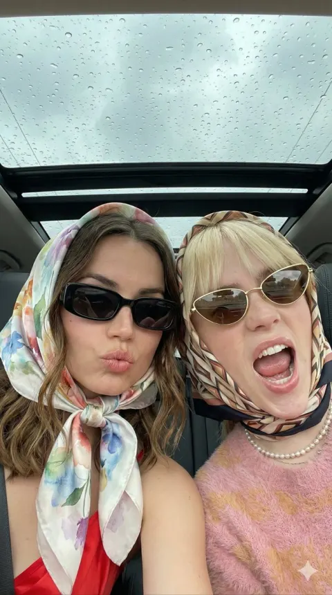 Vintage Chic Besties Car Selfie
