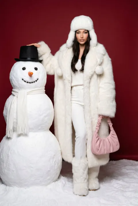 Red Wall Snow Queen Editorial