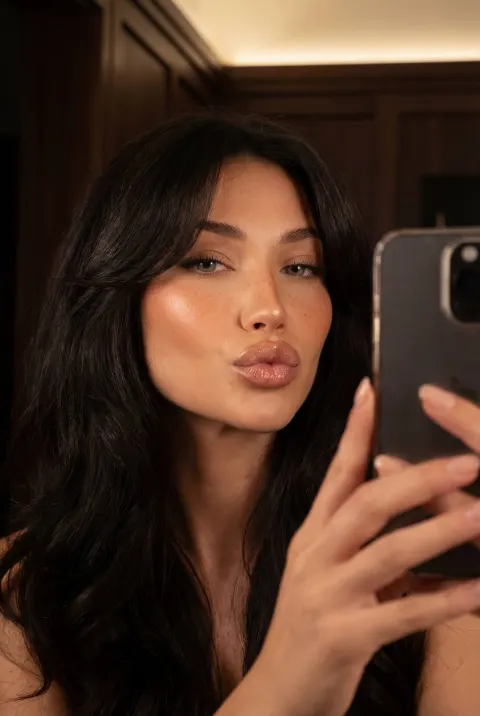 Warm Wood Kiss Selfie Glam