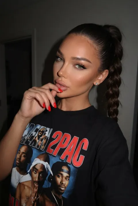 2PAC Girl High-Angle Selfie
