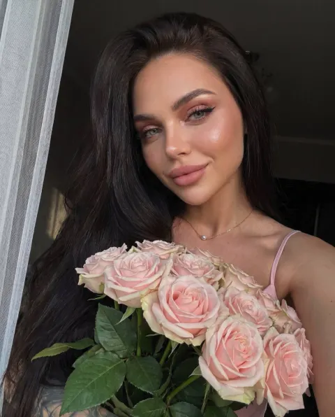 Rose Girl Candid Selfie Glow
