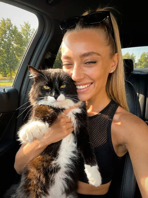 Summer Car Selfie with Grumpy Cat