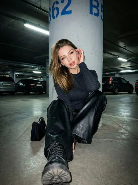 Underground Flash Portrait Girl