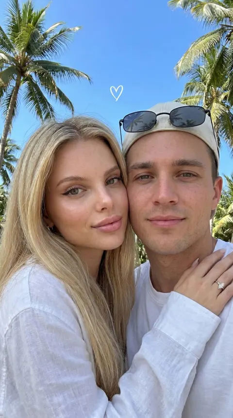 Tropical Couple Dreamy Selfie