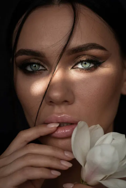 Mysterious Green Eyes Magnolia