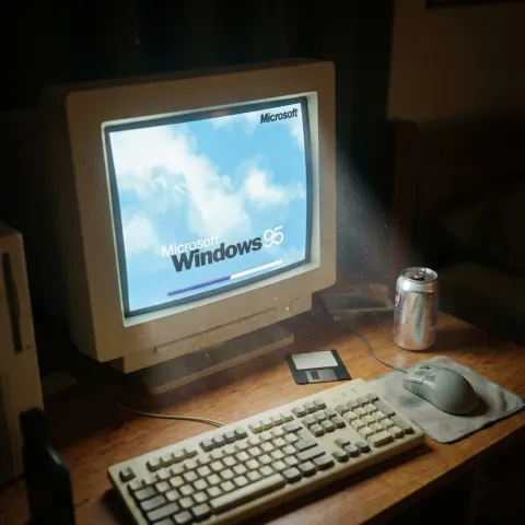 Windows 95 CRT Glow