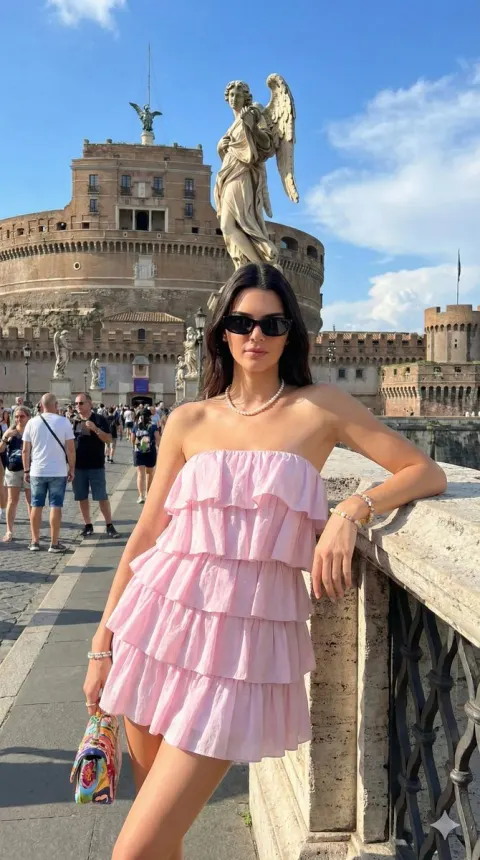 Celebrities at Rome's Angel Bridge