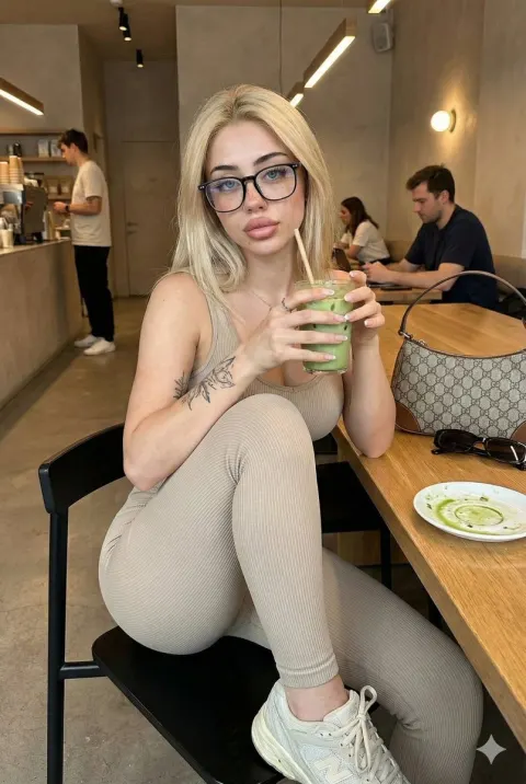 Café Chic Lifestyle Moment