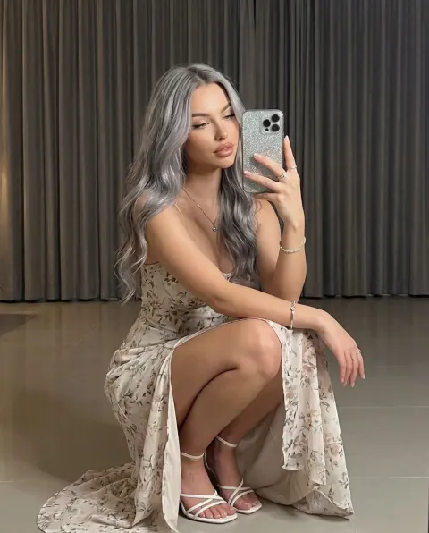 Elegant Mirror Selfie Squat