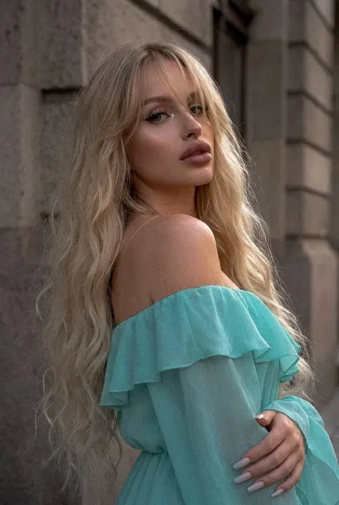 Voluminous Curls in Urban Glow