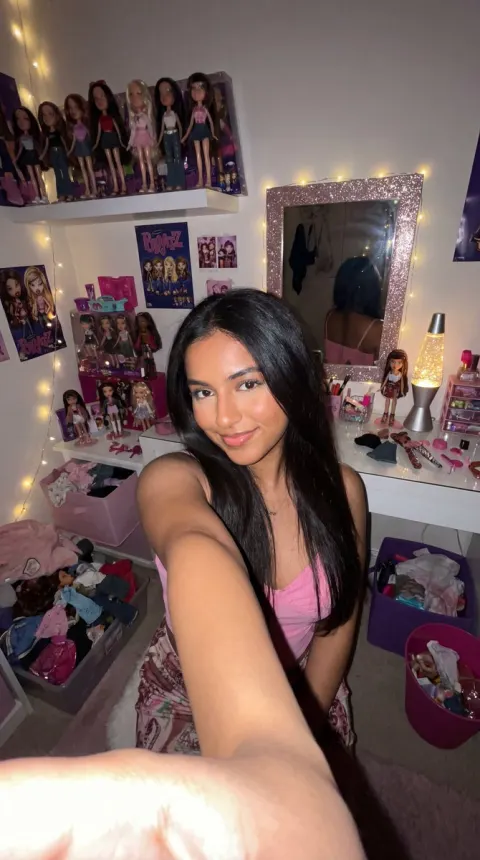 Bratz Nostalgia Selfie Vibe