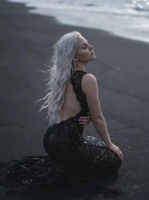 Silver-Haired Lace Beach Reverie