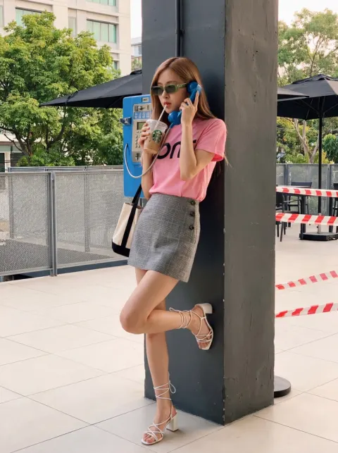 Rosé Vintage Payphone Style