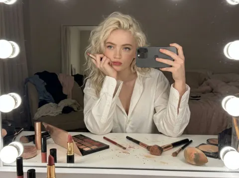 Messy Glam Mirror Selfie