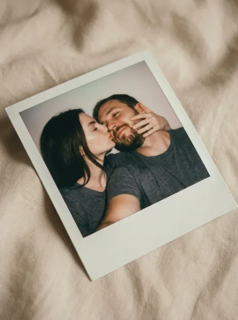 Polaroid Couple Kiss