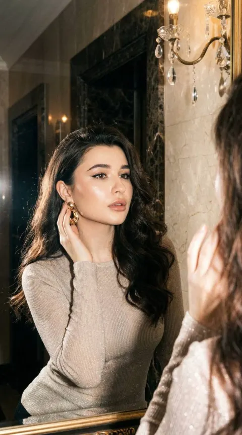 Ultra Realistic Fashion Mirror Portrait