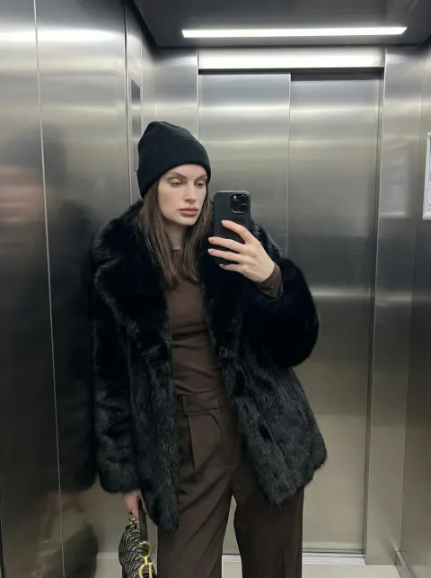 Elevator Mirror Selfie Vibes