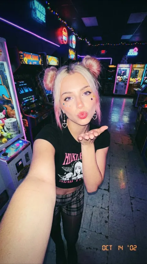 Arcade Cool Girl