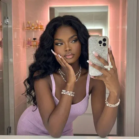 Coquette Mirror Selfie Glow