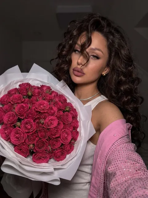 1001 Roses Selfie Portrait