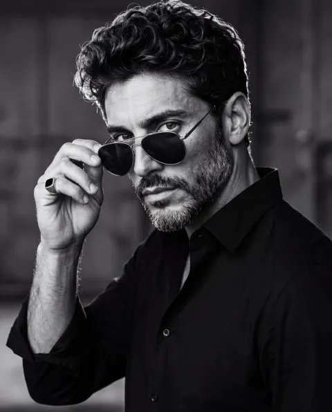 Aviator Shades Noir Portrait