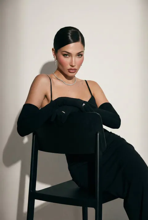 Black Chair Elegance: Hollywood Glamour