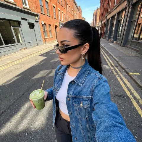 Cool Girl Urban Street Style Walk