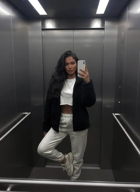 Elevator Mirror Selfie OOTD