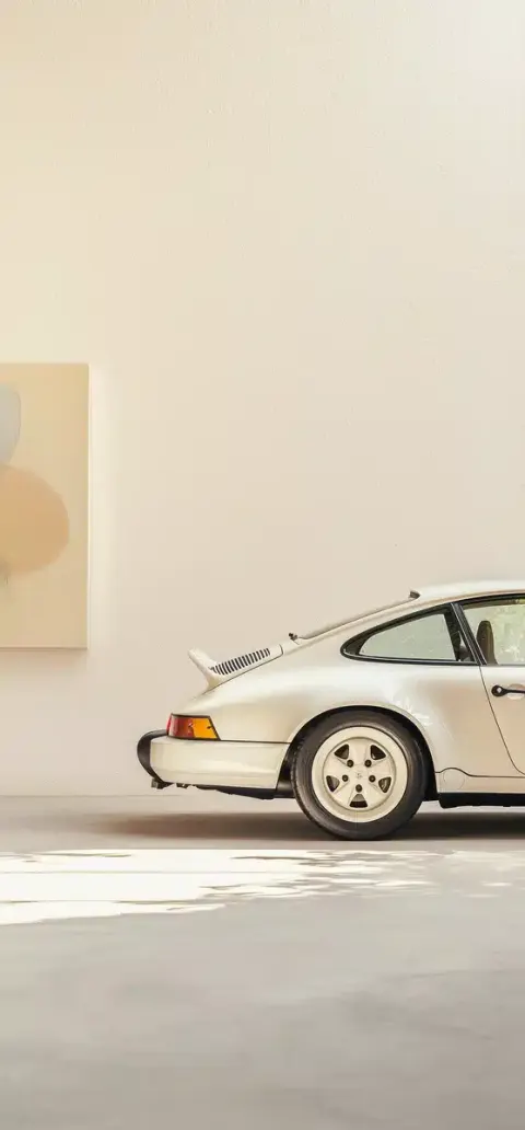Porsche 964 in Garage