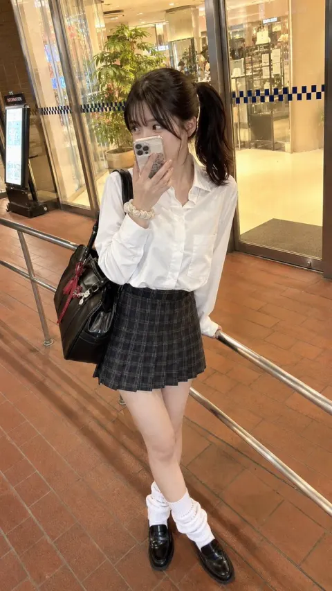 Mall Fashion Night Portrait