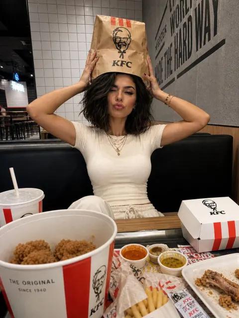 KFC Playful Selfie Moment