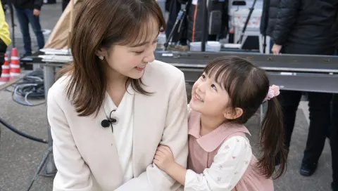 Heartwarming Mother Daughter TV Moment