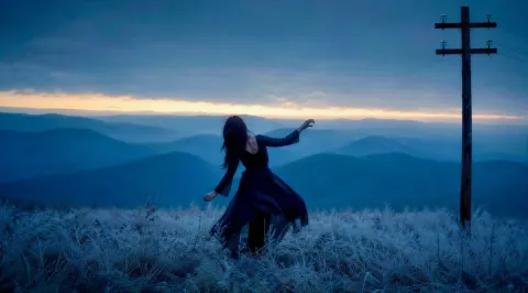 Dawn Wind Dance Alone