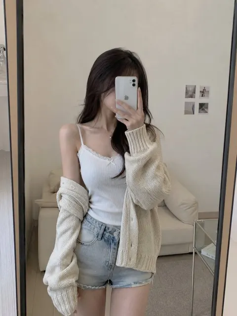 Cozy Japanese Bedroom Mirror Selfie
