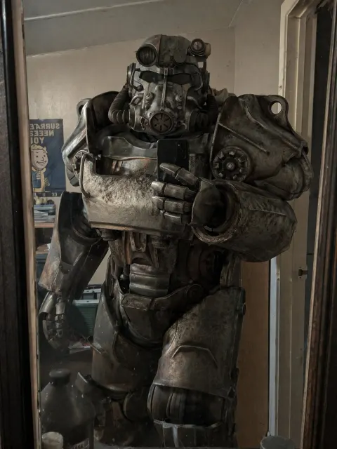Power Armor Mirror Selfie