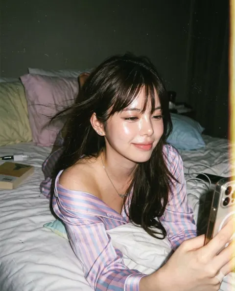 90s Disposable Camera Lazy Bed Selfie