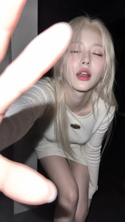Flashlit Platinum Selfie Moment